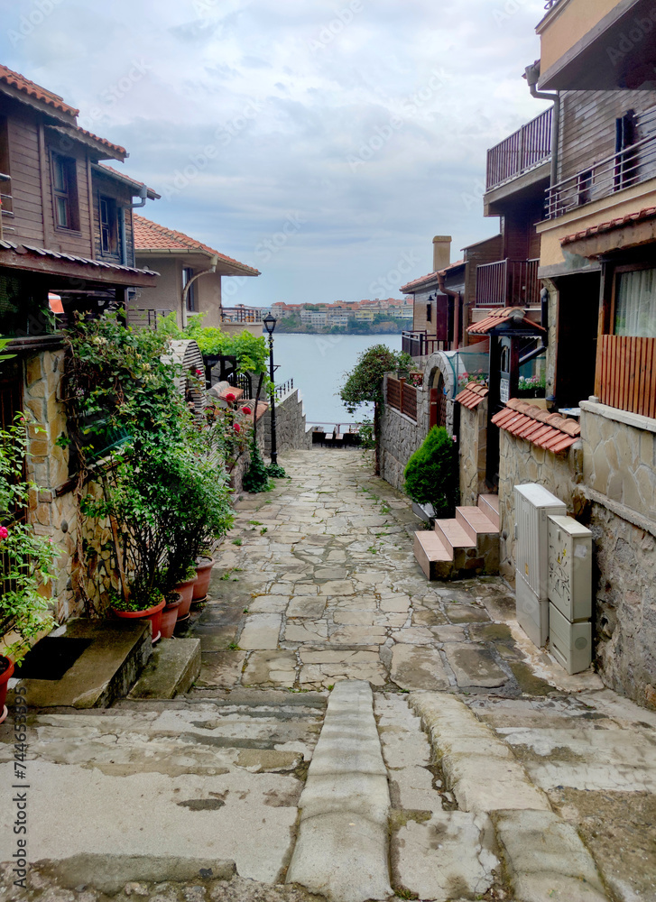 Obraz premium narrow old cobbled streets with a view of the sea