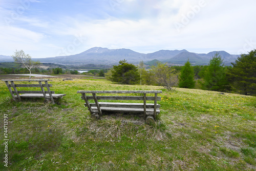 嬬恋村の丘とベンチ，群馬県嬬恋村
