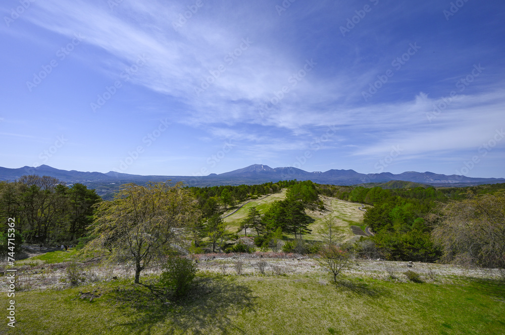 嬬恋村から望む春の浅間山，群馬県嬬恋村
