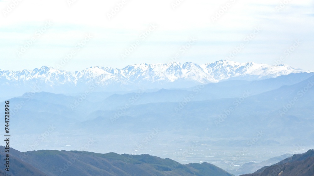 残雪の山々と北アルプス，浅間・白根・志賀さわやか街道からの眺望／群馬県中之条町