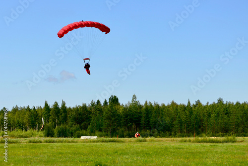 skydiver in the sky © Simo Romakkaniemi