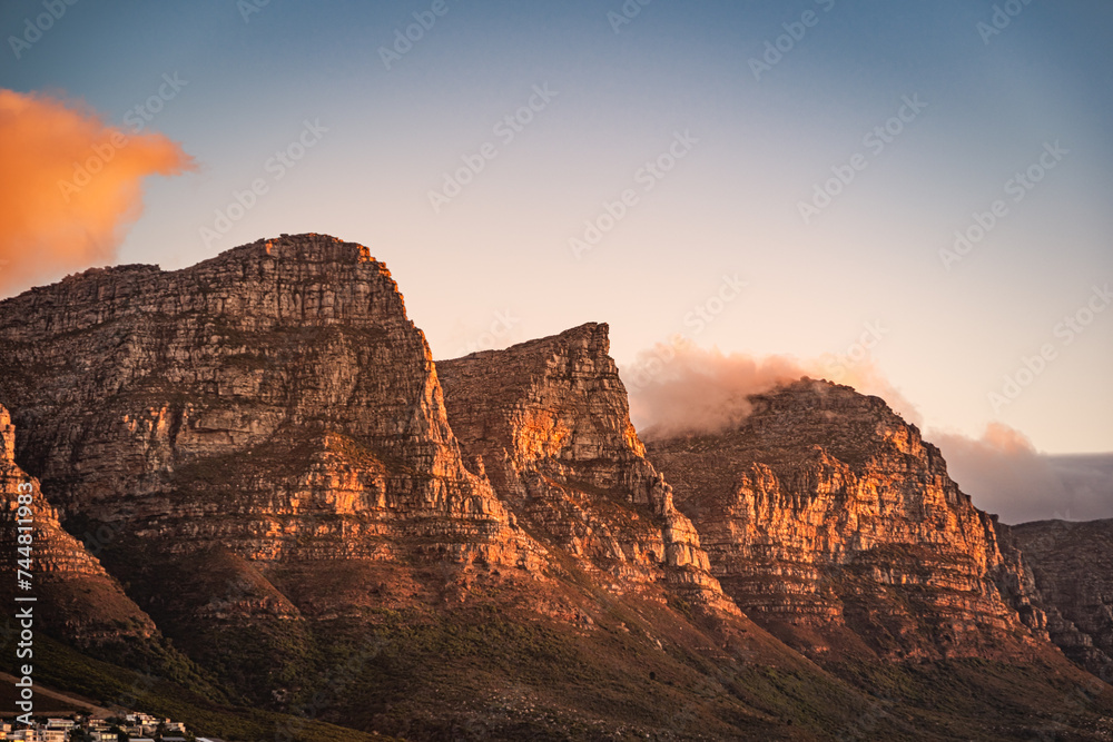 Fototapeta premium Sunset lights on Twelve Apostles Hills in Cape Town, South Africa