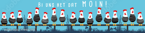 Bi uns het dat Moin! Lustige Hühner auf der Hühnerstange als Hintergrund Panorama Banner für web oder als Banderole für Hühnerzüchter und Eierverkauf direkt vom Bauernhof. Vektor Cartoon Illustration. photo