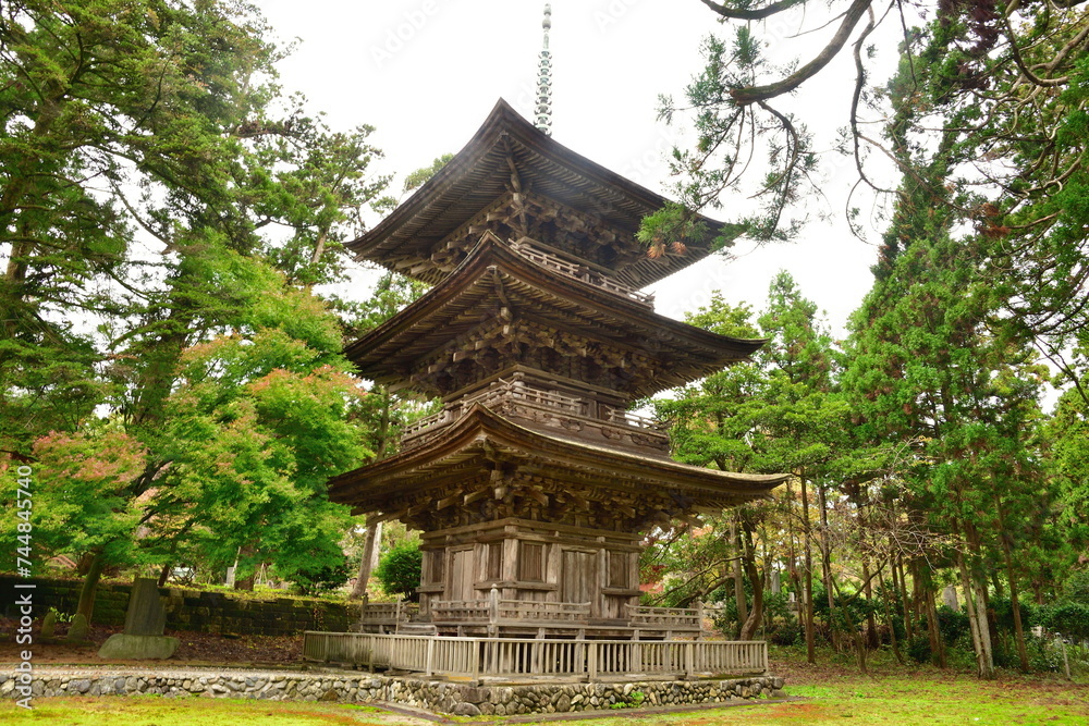 乙宝寺三重塔（新潟県）