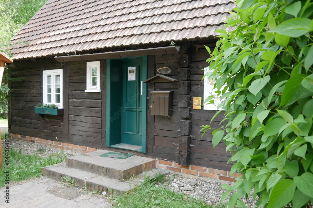 Schrothaus bzw Holzhaus im Erlichthof Rietschen im sorbisch-sächsischen Dorf