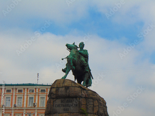 statue of Bohdan Khmelnytsky in kyiv