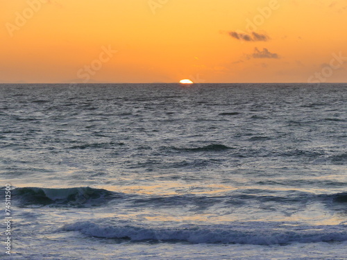 Coucher de soleil sur la mer    Biarritz
