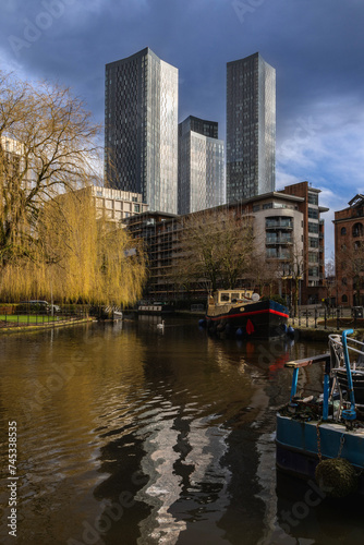 Fototapeta Narrow boats on Deansgate Canal in Downtown Manchester