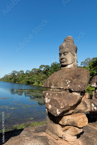 Devas or guardian of the gates in Angkor Wat © Lucia Tieko