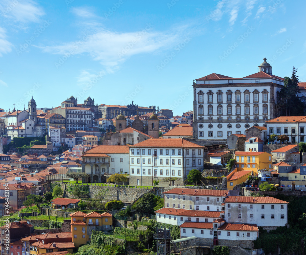 Obraz premium Porto city spring view with Episcopal Palace (Portugal).