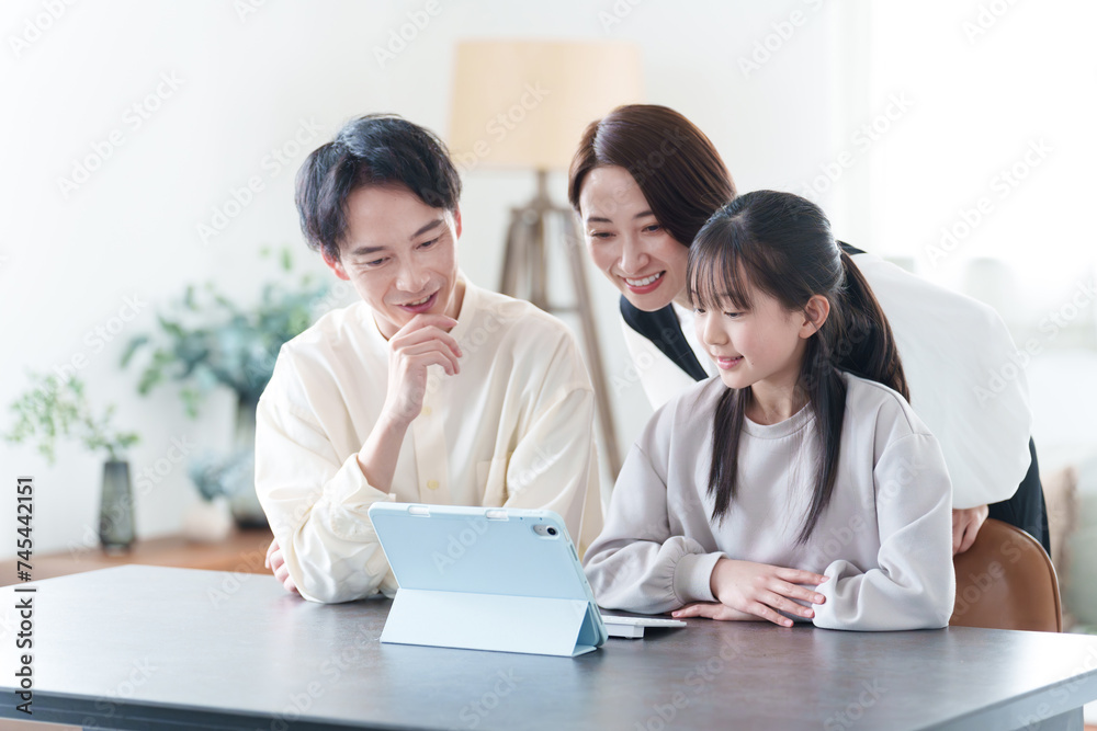 タブレット 家族 親子 タブレット 家族 親子