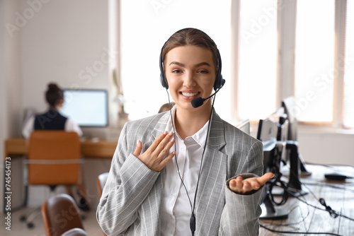 Female technical support ag...