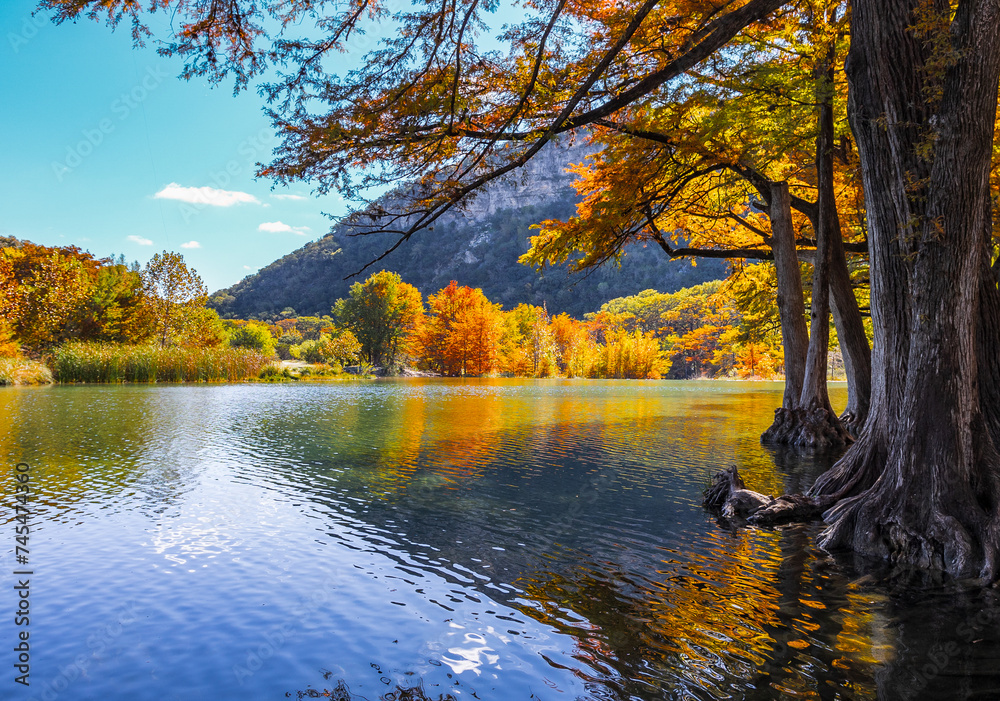 Obraz premium Autumn at Garner State Park.