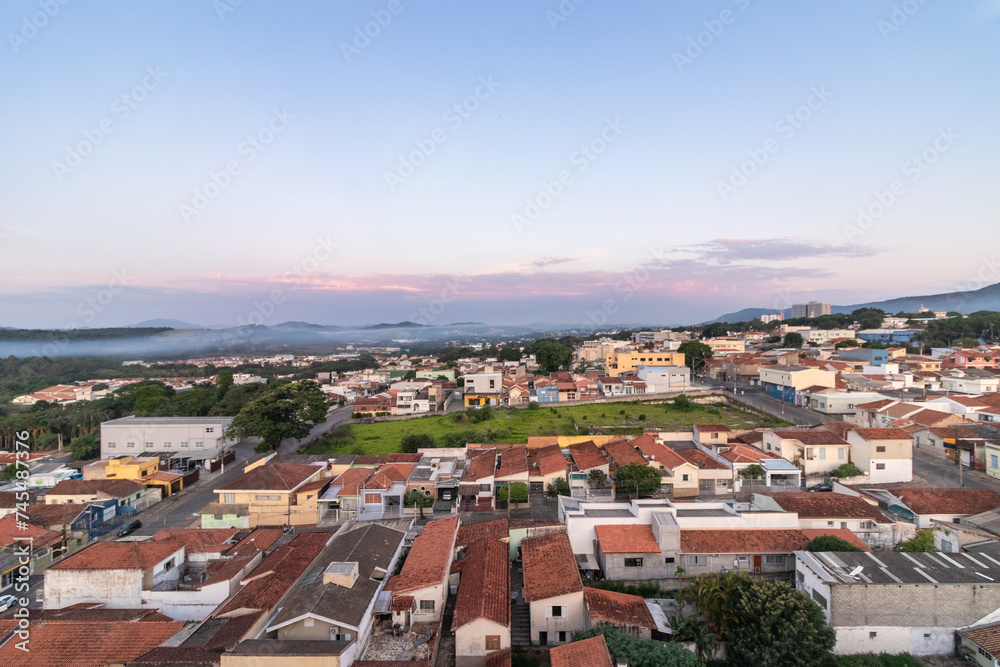 panorâmica da cidade de Atibaia, estado de São Paulo, céu azul