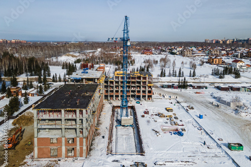 Photography the construction site of an apartment building in the winter from a height