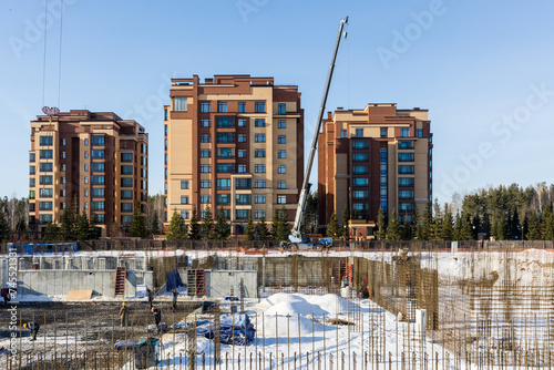 Photography the construction site of an apartment building in the winter from a height