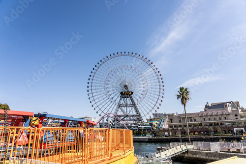 The Ferris wheel at the amusement park in the beautiful Yokohama Port_03
