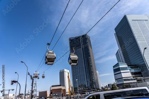Multiple gondolas operating over the beautiful port town of Yokohama_02