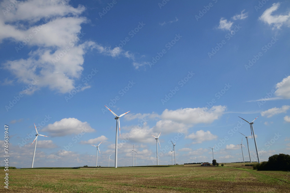 Windkraft, Windrad, Feldlandschaft Windkraft, Windrad, Feldlandschaft