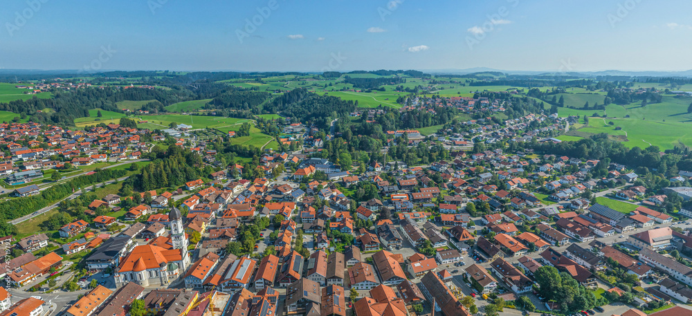 Nesselwang im bayerisch-schwäbischen Ostallgäu im Luftbild