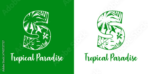 Logo destino de vacaciones. Mensaje Tropical Paradise con letra inicial S con silueta de plantas tropicales