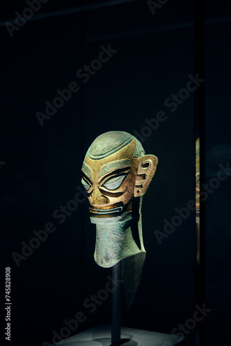 ancient china sanxingdui bronze mask