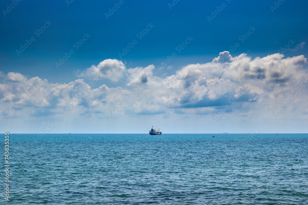Obraz premium Sea landscape and ship on horizon