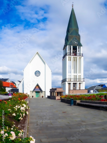 Cuadro en lienzo Molde Cathedral and bell tower on a sunny day