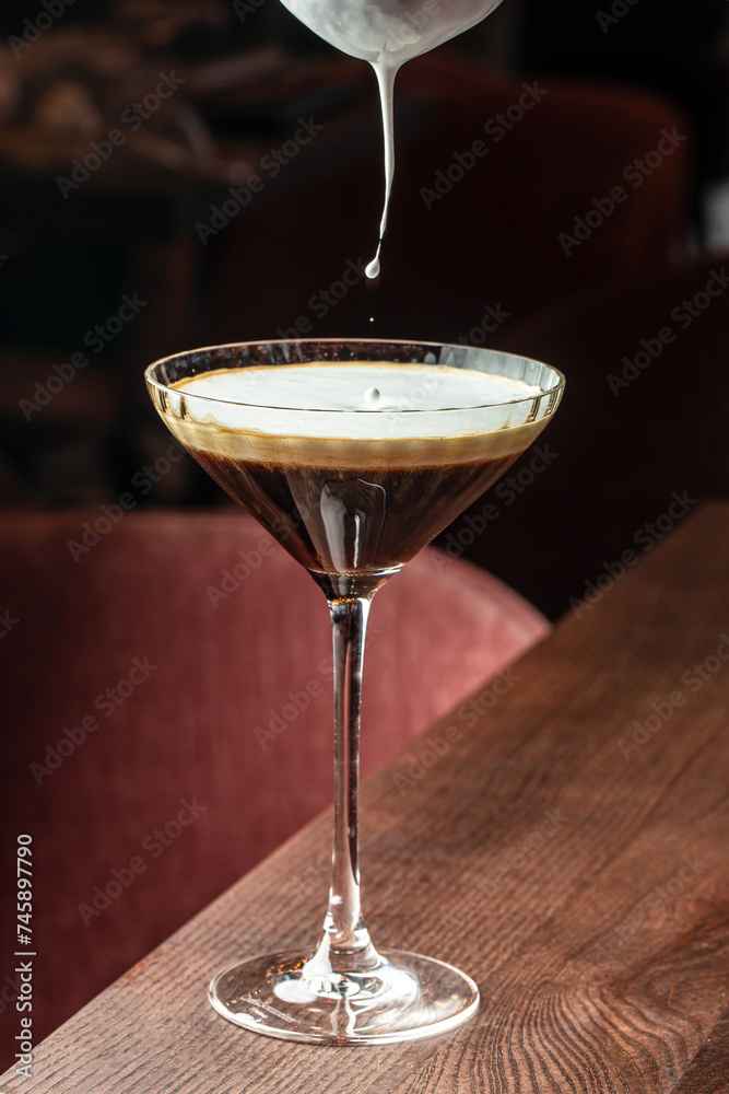 expresso coffee martini cocktail, alcoholic cocktail at the bar - obrazy, fototapety, plakaty 