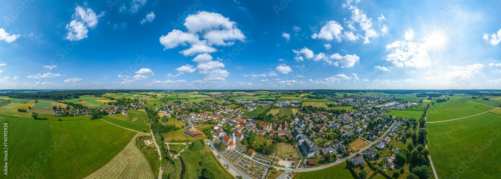 Luftaufnahme von Horgau im Tal der Roth in Bayerisch-Schwaben