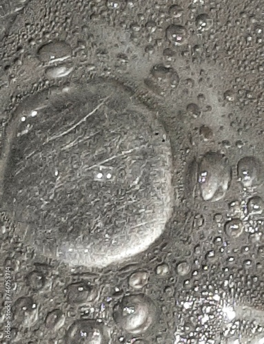 Burbujas de jabón en el agua