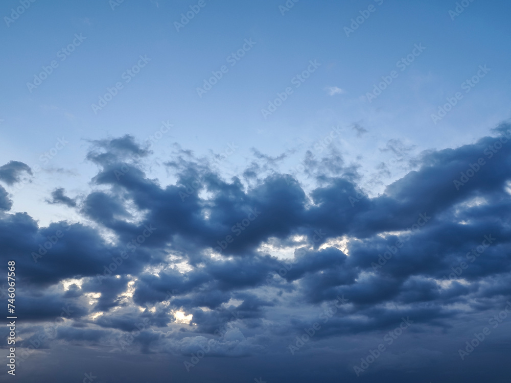 Obraz premium Dark storm clouds stretching towards the horizon