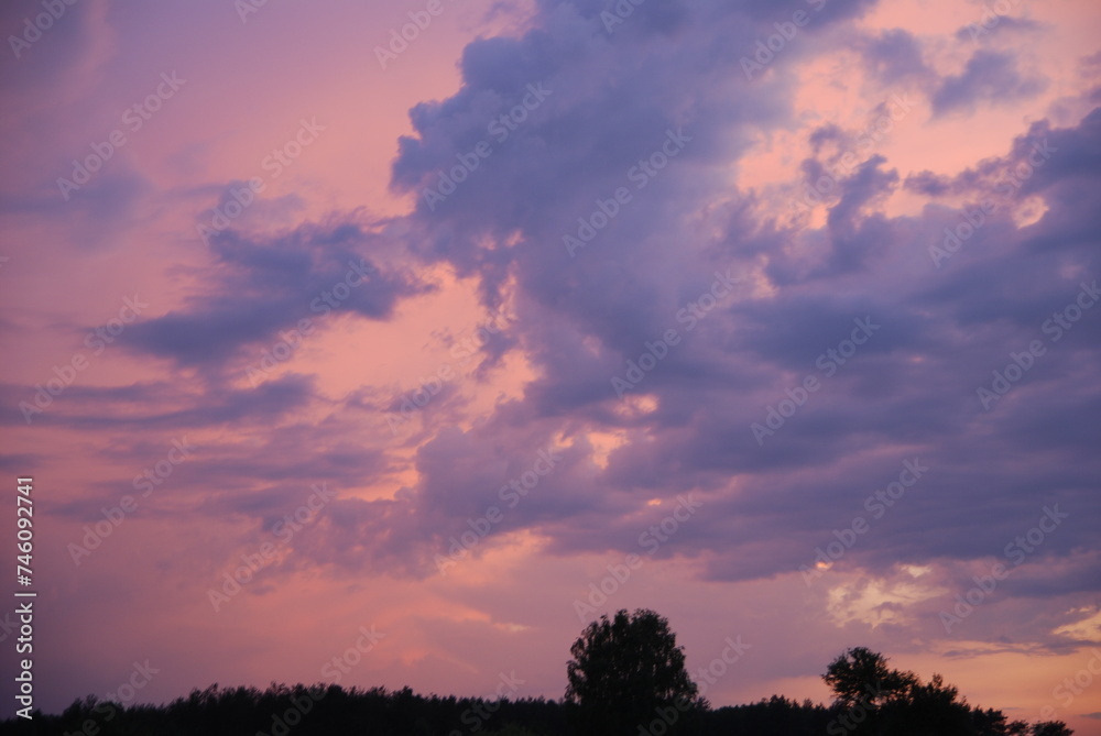 Fototapeta premium Zachód słońca. Ocienie fioletu