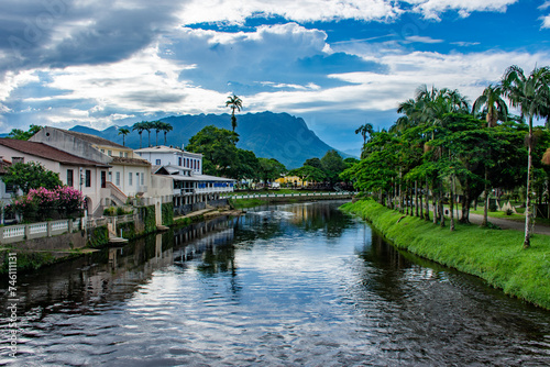 Rio Nhundiaquara com Pico Marumbi ao fundo, Morretes, Paraná, Brasil