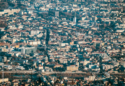 Nombreux ensembles d'immeubles vue du ciel © Relief Drone