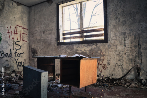 Table in an Abandoned Building - Verlassener Ort - Beatiful Decay - Verlassener Ort - Urbex / Urbexing - Lost Place - Artwork - Creepy - High quality photo