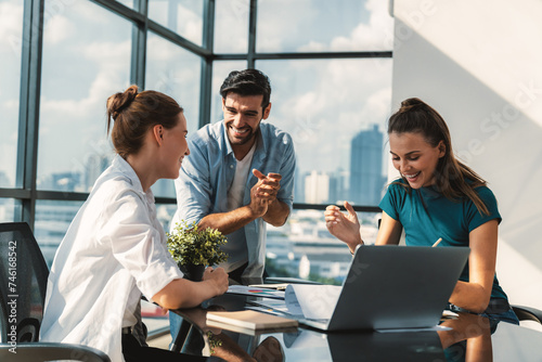 Quadro em tela Group of happy businesspeople celebrate their successful project
