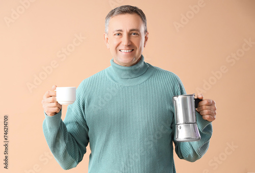 Mature man with geyser coff...