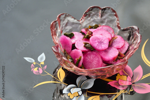 日本の伝統野菜　日の菜（日野菜、ヒノナ、ひのな）の漬物（漬け物）コピースペースあり
Pickles of Hinona,traditional japanese vegetables, copy space available photo