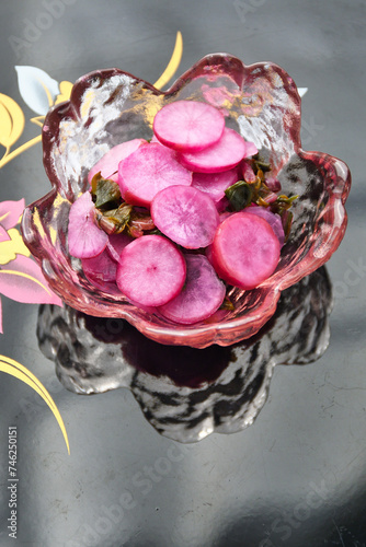 日本の伝統野菜　日の菜（日野菜、ヒノナ、ひのな）の漬物（漬け物）コピースペースあり
Pickles of Hinona,traditional japanese vegetables, copy space available photo