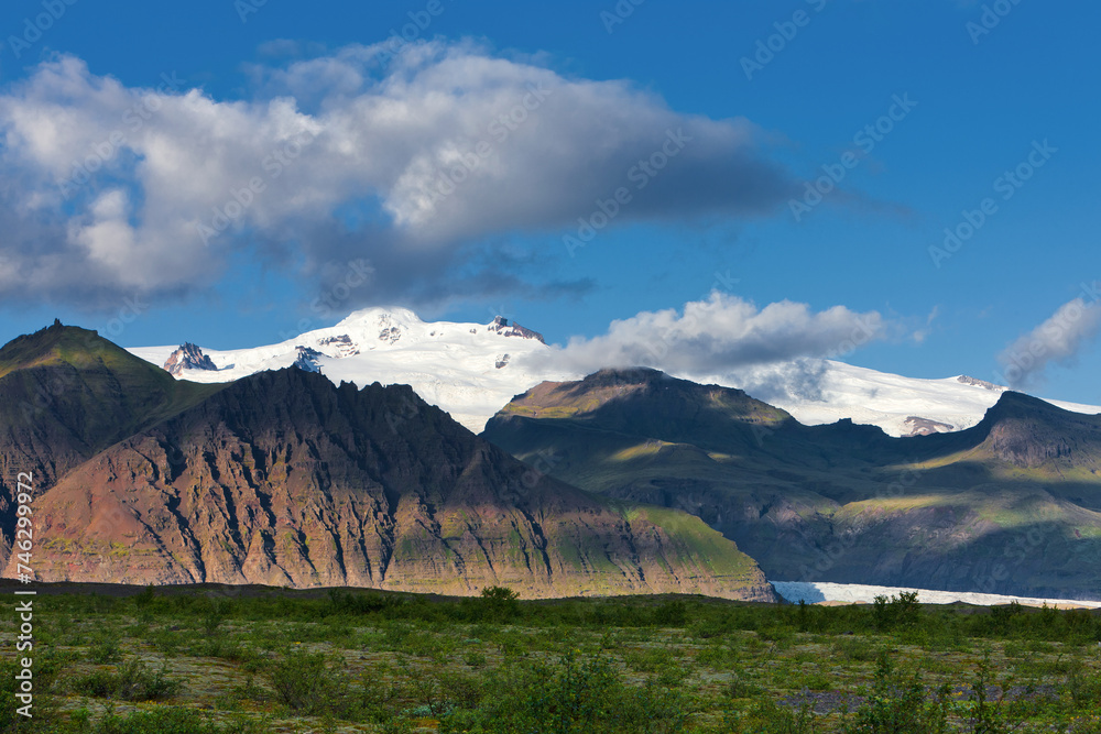 Naklejka premium A landscape of mountains and a glacier