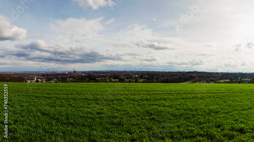 Obraz na płótnie Panorama, tereny przemysłowe z kopalniami węgla i widokiem na góry w Czechach w salonie