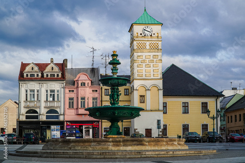 Obraz na płótnie Rynek starego miasta Karwina w Czechach zimą w salonie