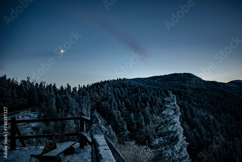 Fototapeta Naklejka Na Ścianę i Meble -  Babia Góra and Beskid Mountains at sunset
