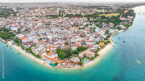 Schilderij op canvas Aerial city view of area around the historic Stone Town, the oldest part of Zanz