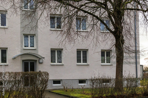 Unadorned entrance to a residential building from the 1920s in the Hochfeld district of the Fugger city of Augsburg