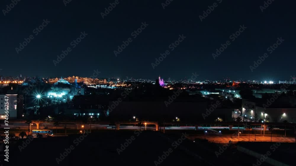 【タイムラプス】ホテルから望む夜景をズームアウト