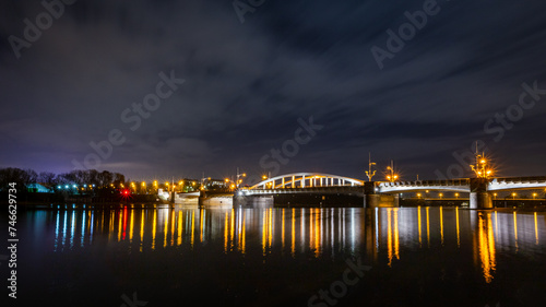 Poznań Most św. Rocha odbity w wysokim stanie rzeki Warty