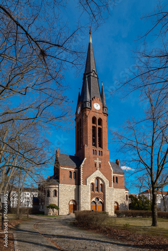 Der 56 Meter hohe Turm dominiert die Fassade der denkmalgeschützten evangelischen Verklärungskirche in Berlin-Adlershof (Ansicht von Westen) photo