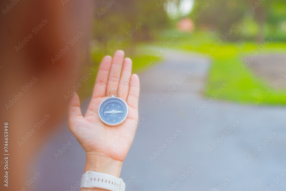 Naklejka premium Person's hand holding a compass